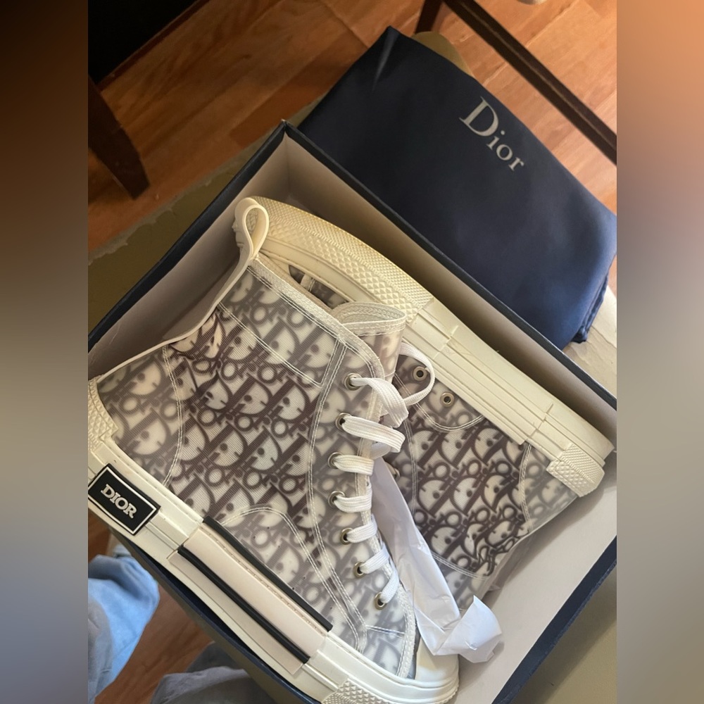 Dior shoes size 11 original price 1600 asking for 900